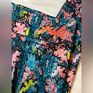 Colorful Bright Leaf Dri-Fit Nike Athletic Leggings Size M